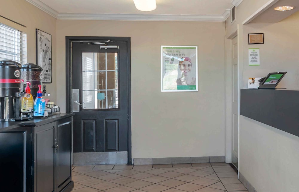 Extended Stay America Suites Kansas City Shawnee Mission - photo 3