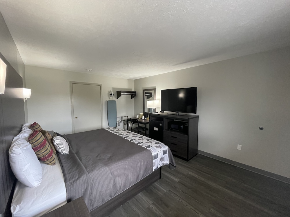 Embassy Inn - photo 5