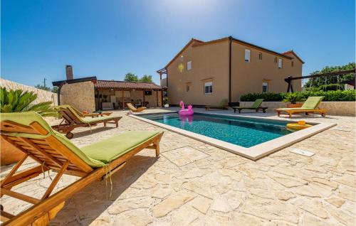 Six Bedroom Holiday Home In Galovac — 4-Star Luxury Hotel in Galovac, Croatia