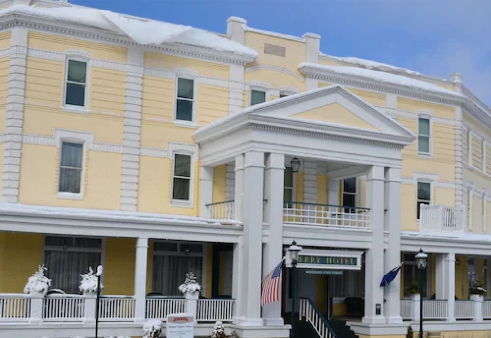 Perry Hotel - photo 42