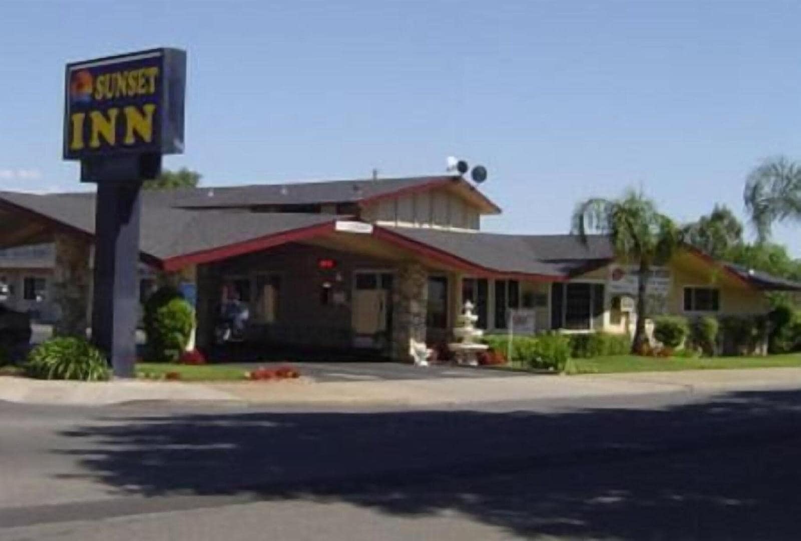 Sunset Inn Lake Oroville - photo 2