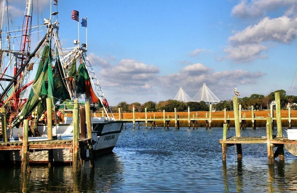 2603 Palm Boulevard — 4-Star Luxury Hotel in Isle Of Palms, United States