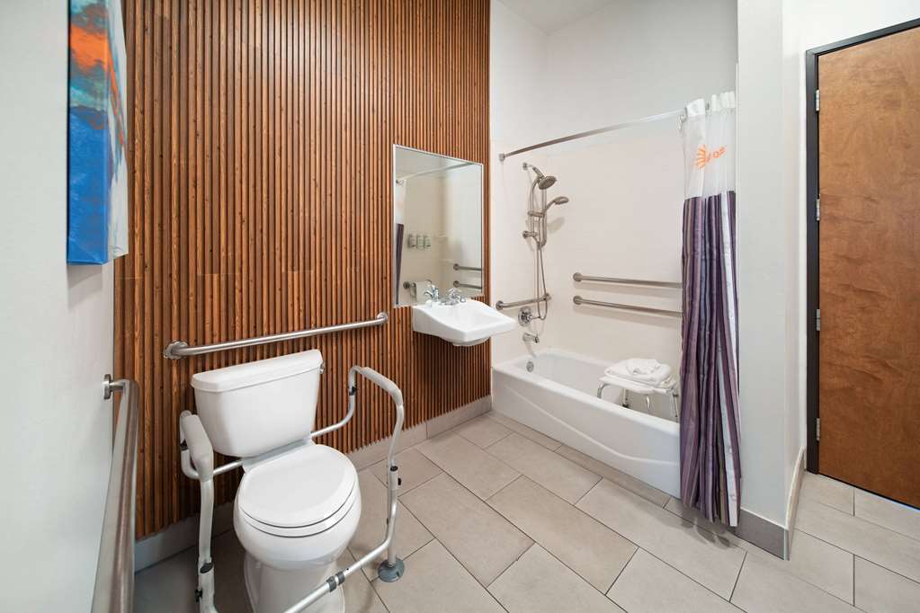 La Quinta Inn & Suites by Wyndham Austin NW Lakeline Mall - photo 10