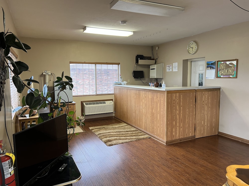 Town & Country Motel - last minute hotel in Clinton