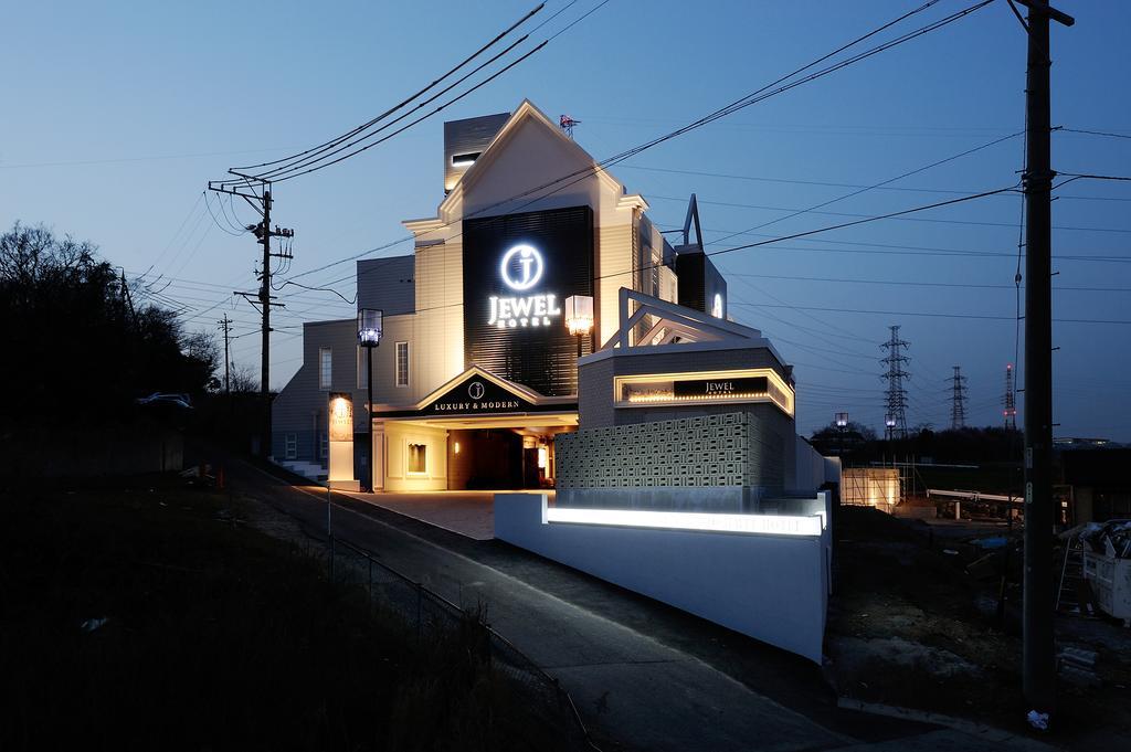 Jewel Hotel Luxury Modern — Miyoshi