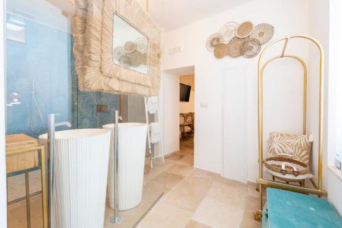 Apulia Charming Suites Casa Lonfo Suite Sole — 4-Star Luxury Hotel in Monopoli, Italy