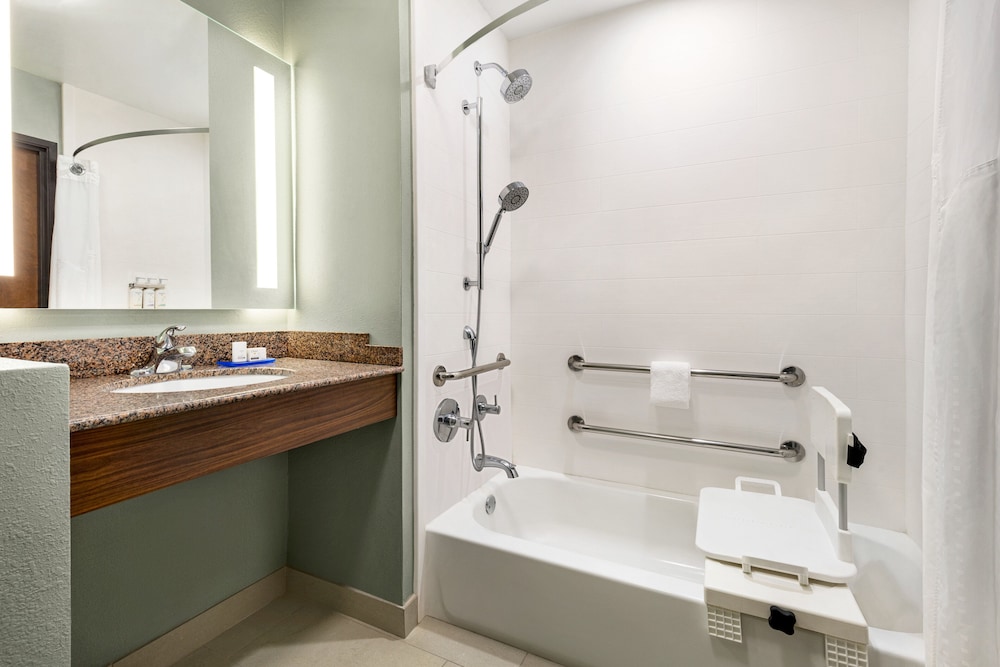 Holiday Inn Express Hotel & Suites Waycross by IHG - photo 25