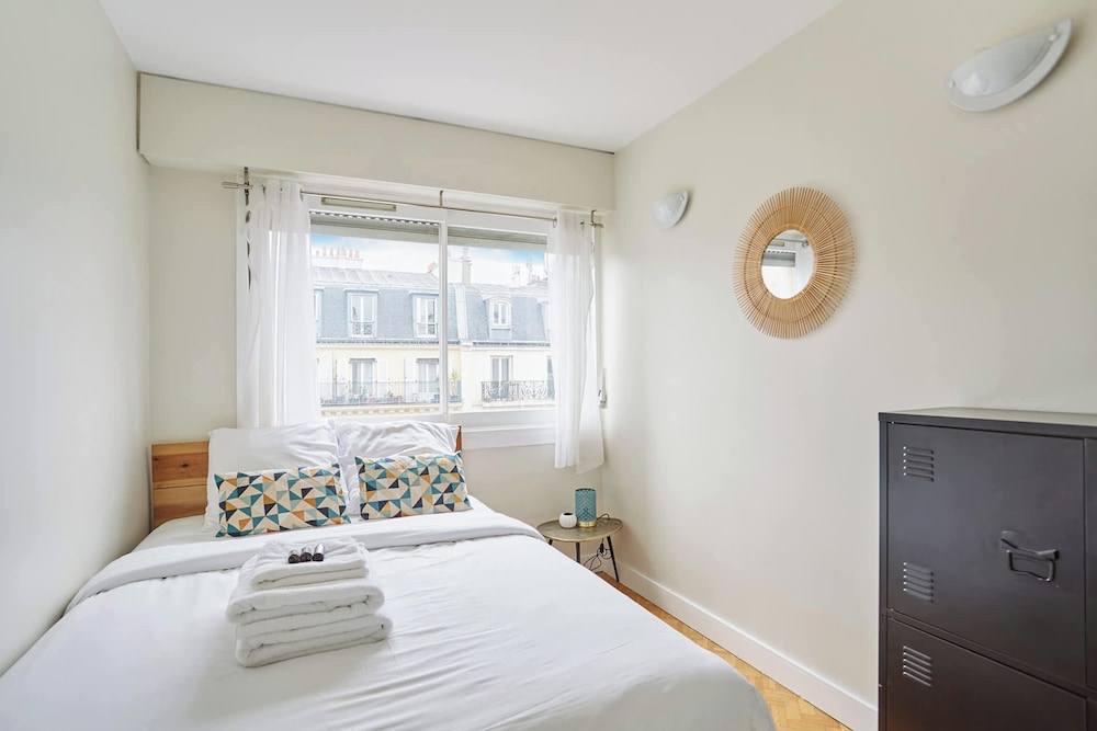 2 Bedroom Flat Centre de Paris Eiffel Tower View — Paris — photo 5