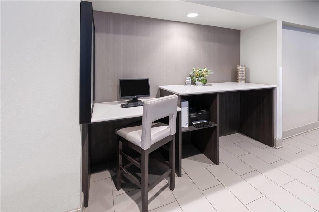 La Quinta Inn by Wyndham Fort Collins - photo 33