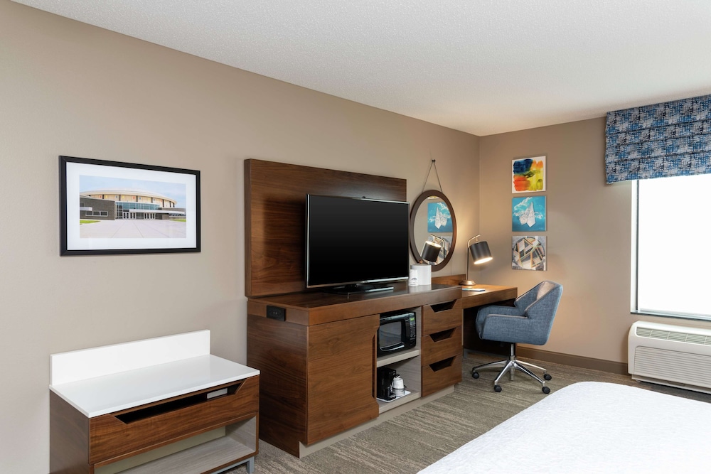 Hampton Inn & Suites Marshalltown - photo 12