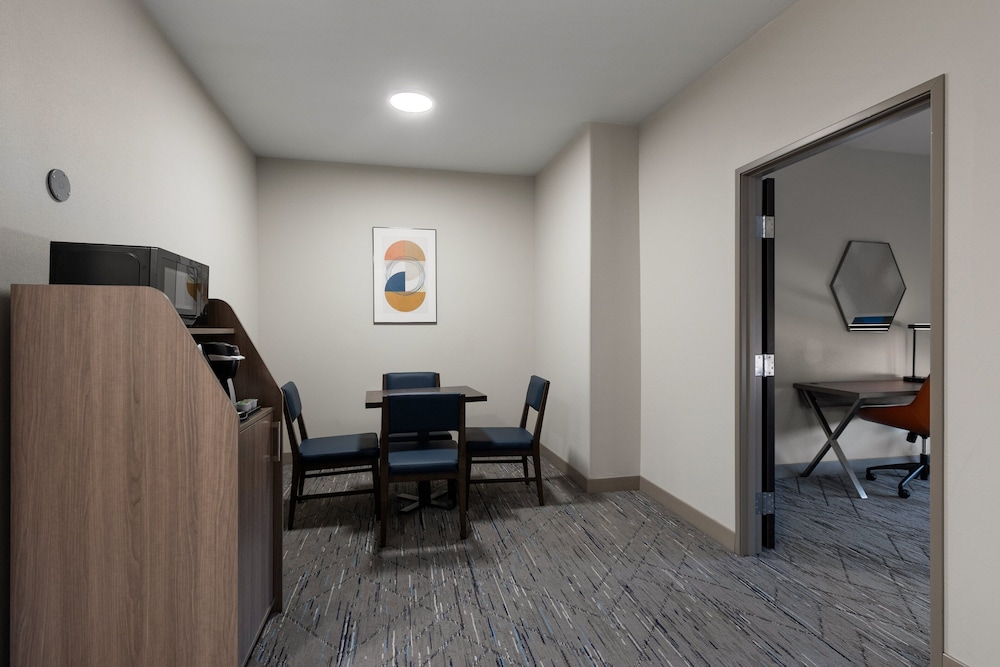Holiday Inn Express & Suites Oklahoma City NW Quail Springs by IHG - photo 10