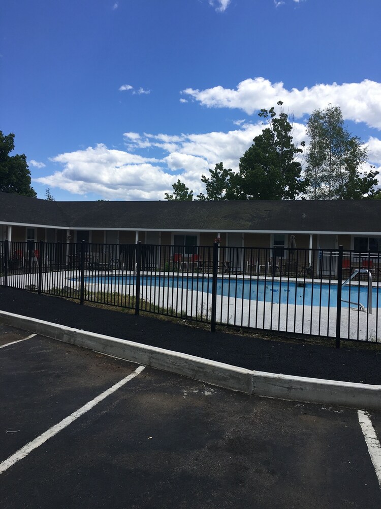 Emerald Isle Motel - photo 29