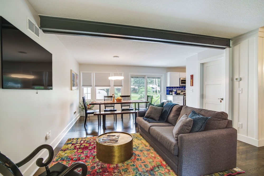 Bright And Sunny Getaway with Bikes 1 Mi To Esu in Emporia, United States