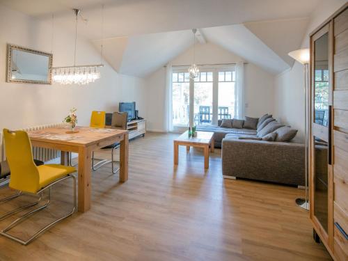 Dünenpark Binz Komfortplus Ferienwohnung mit 1 Schlafzimmer und Balkon im Dachgeschoss 208 — 4-Star Luxury Hotel in Ostseebad Binz, Germany