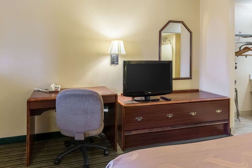Quality Inn Alexandria - photo 11