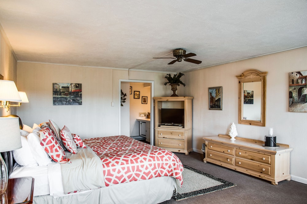 Cliff Dwellers Inn - photo 18