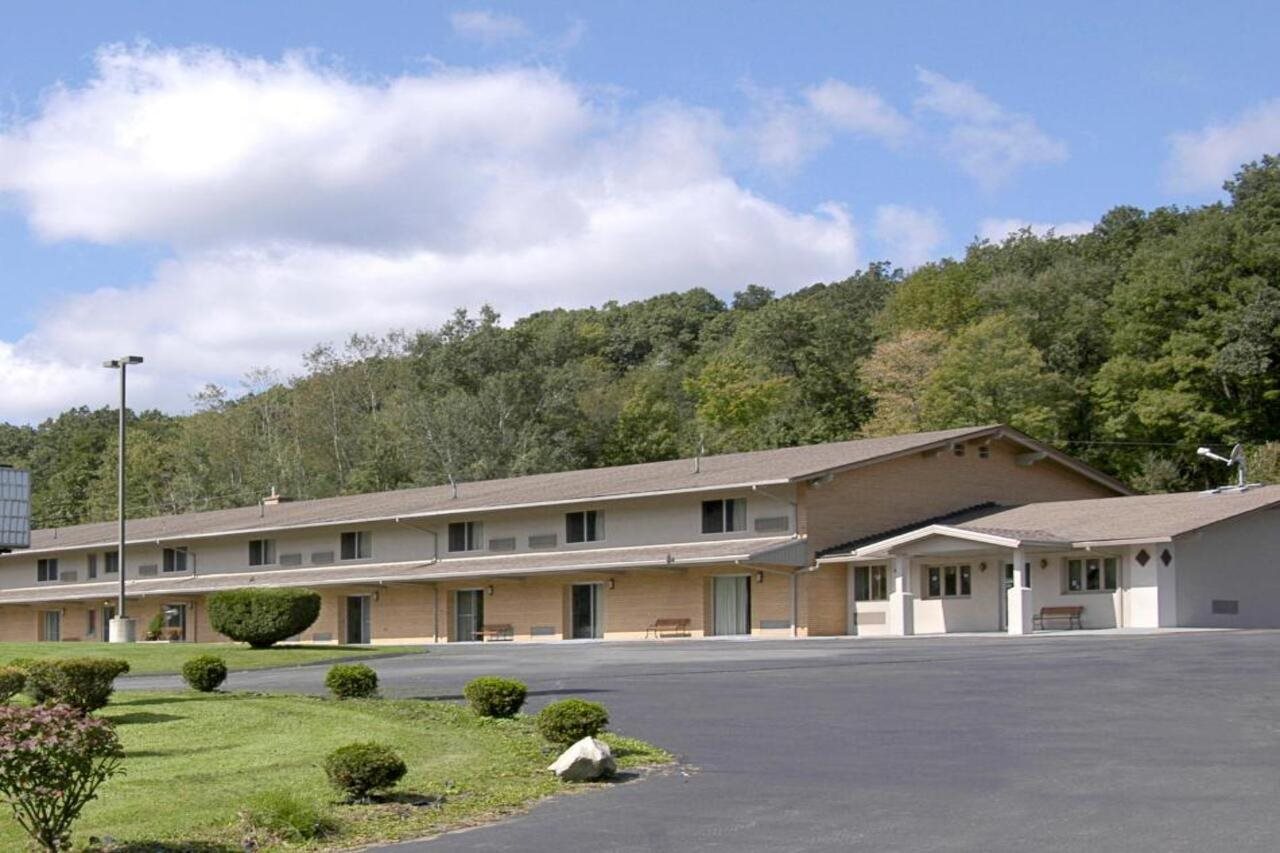 Knights Inn Franklin PA - photo 3
