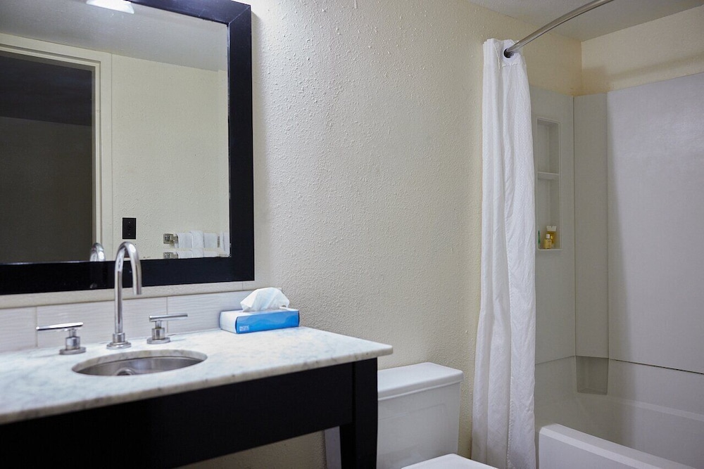 McLure Inn and Suites - photo 9