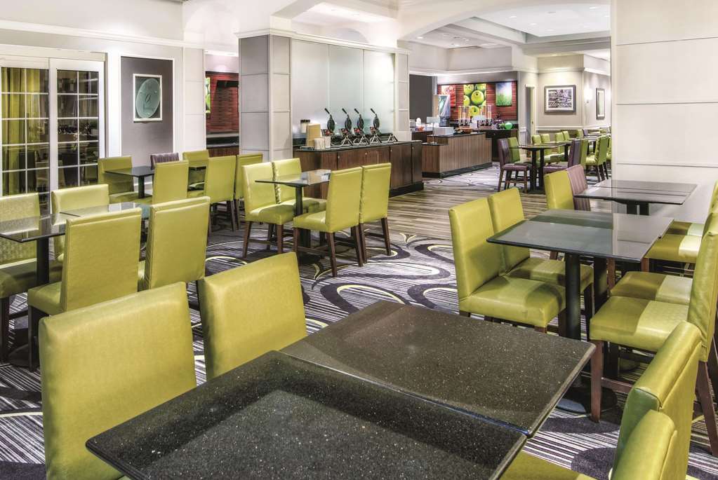 La Quinta Inn & Suites by Wyndham San Antonio Riverwalk - photo 47