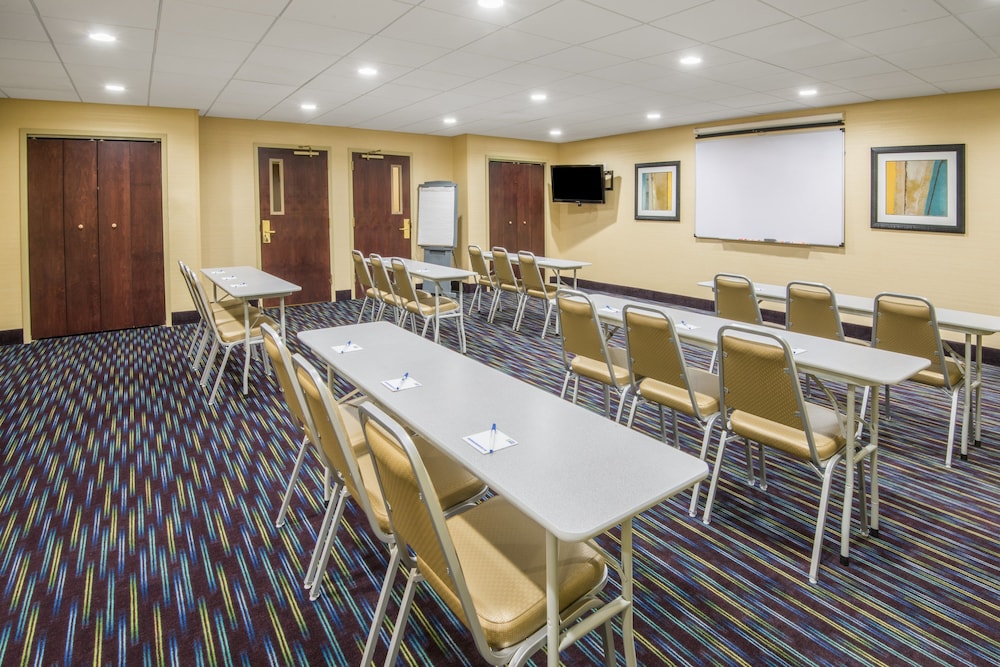 Holiday Inn Express & Suites Ashland by IHG - photo 39