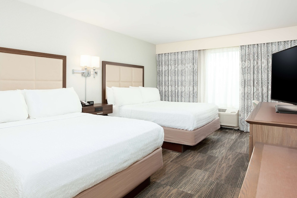 Hampton Inn & Suites Niles Warren - photo 11