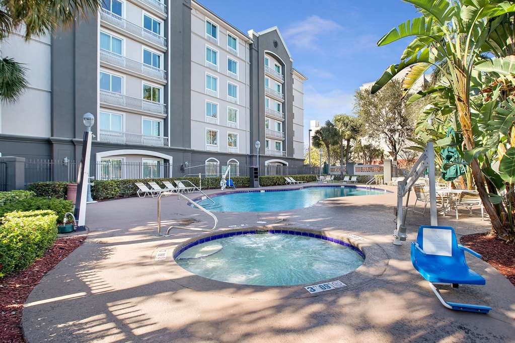 La Quinta Inn & Suites by Wyndham Ft. Lauderdale Airport - photo 7