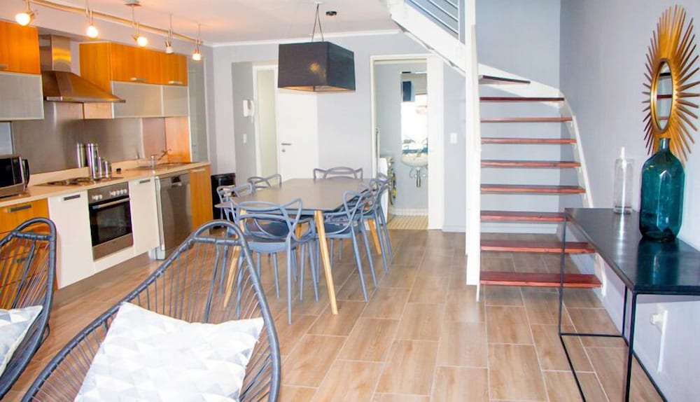 ITC Hospitality Group Two Bedrooms Greenmarket Suites Building Cape Town — 4-Star Luxury Hotel in Cape Town, South Africa