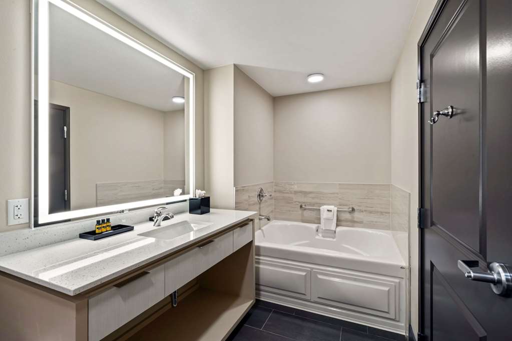 Best Western Plus Fillmore Inn & Suites - photo 41