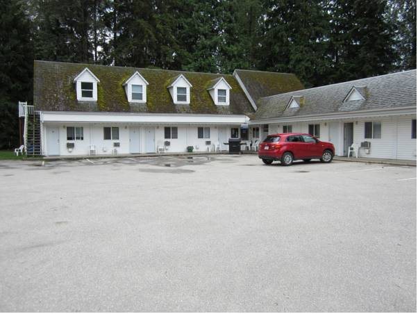 Pines Motel — hotel in Sicamous