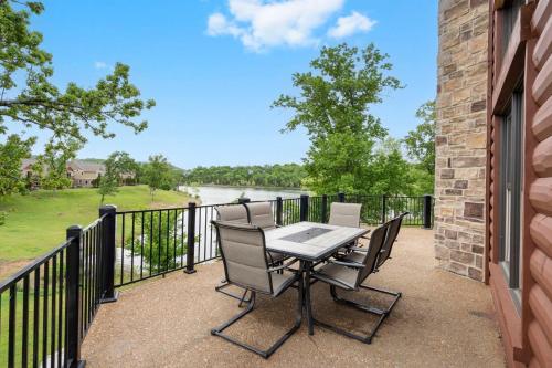 Luxury Lakefront Chalet Resort 2 Pools FREE Amenities Dock Kayaks Waterslide — 4-Star Luxury Hotel in None, United States