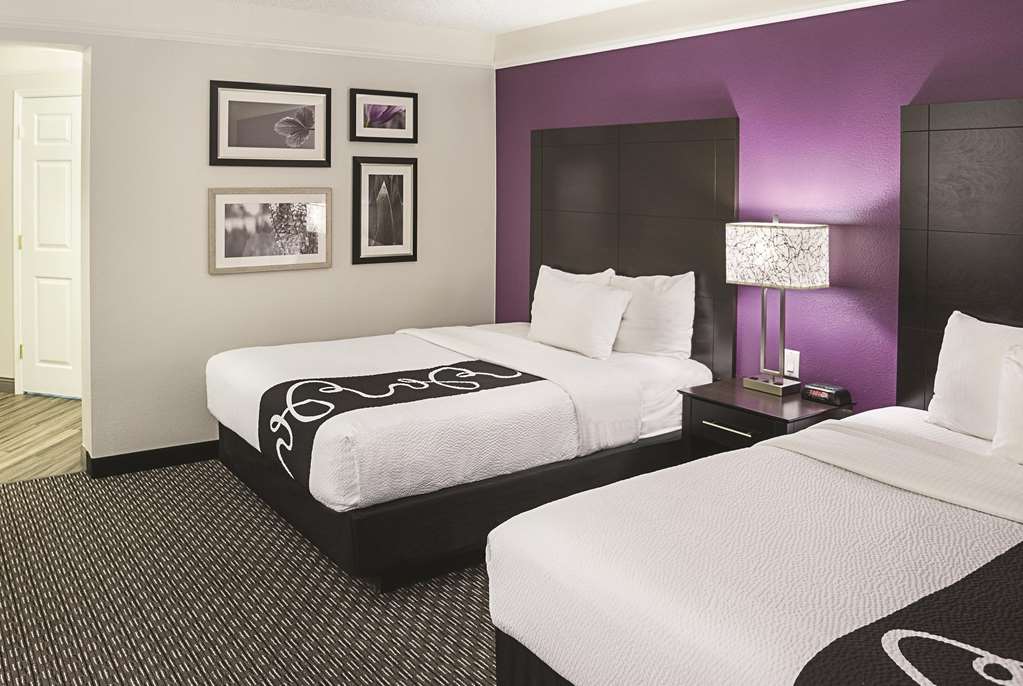 La Quinta Inn & Suites by Wyndham Las Vegas Summerlin Tech - photo 16