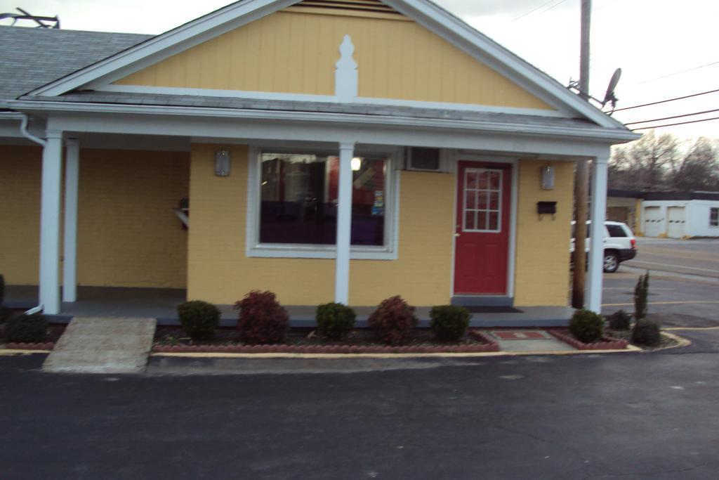 Sunrise Inn Brownsville - photo 2