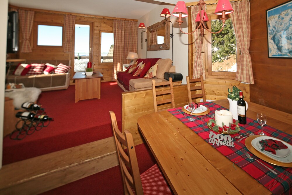 Apartment Choucas — 4-Star Luxury Hotel in Morzine, France