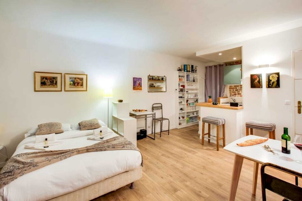 Cozy Studio Near Canal Saint martin — 4-Star Luxury Hotel in Paris, France