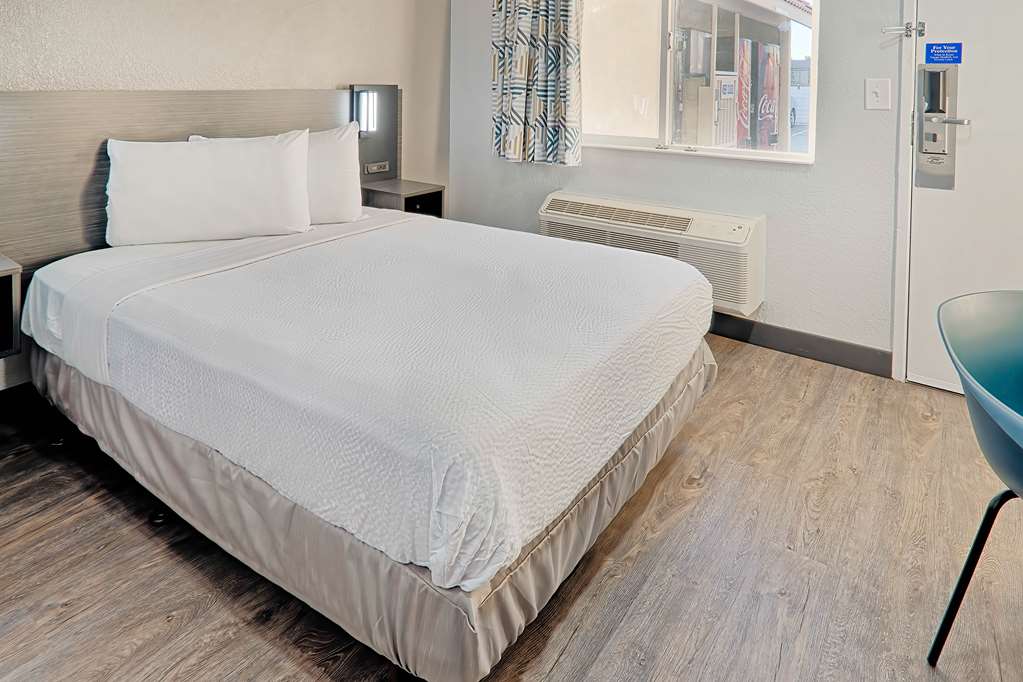 Motel 6 Lancaster CA - photo 12