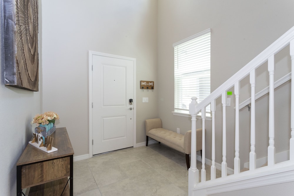 Stunning 6 Bd w Pool Close to Disney @ Solterra Resort 7211 - featured photo