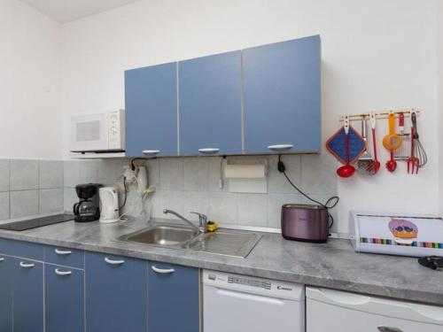 Apartment Mili Two Bedroom Apartment with Terrace and Sea View Sinjska 15