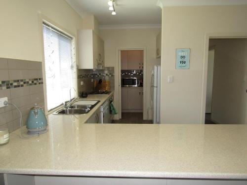 Royston Retreat — Brentwood — photo 2