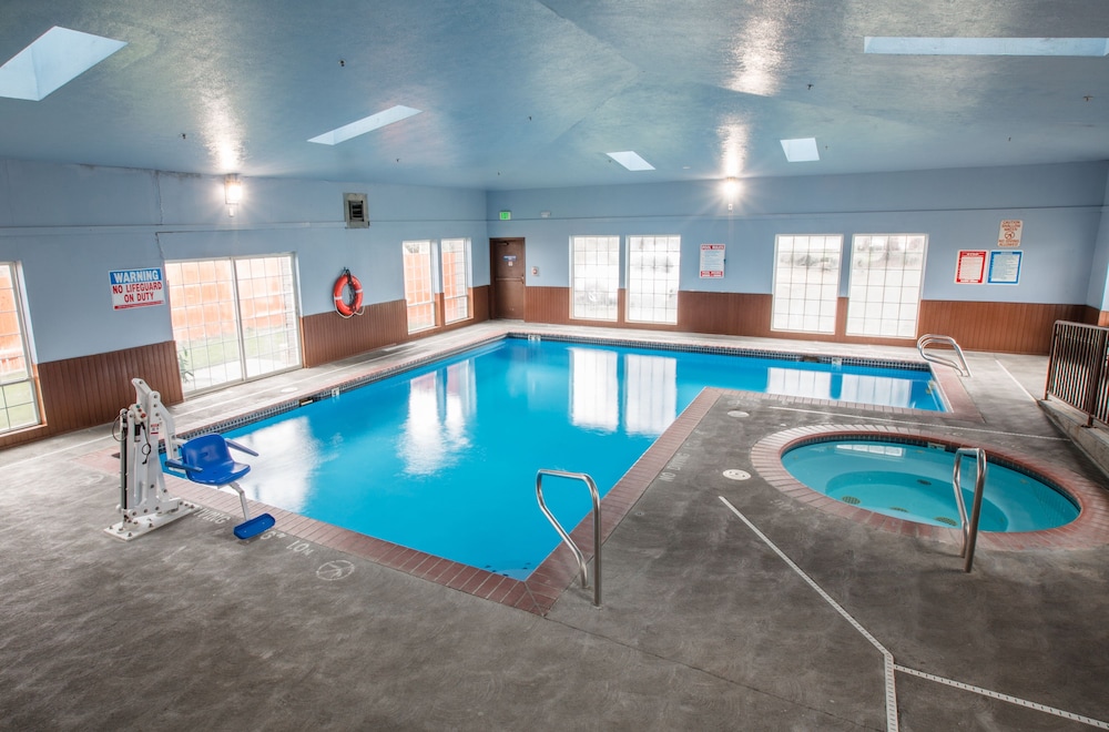 Bridgeway Inn & Suites Portland Airport - photo 15