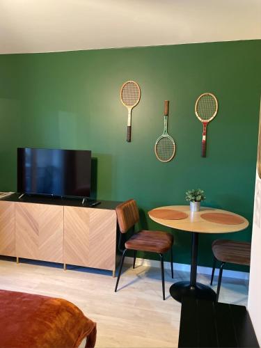 Studio Tennis Et Padel in Cap Dagde, France