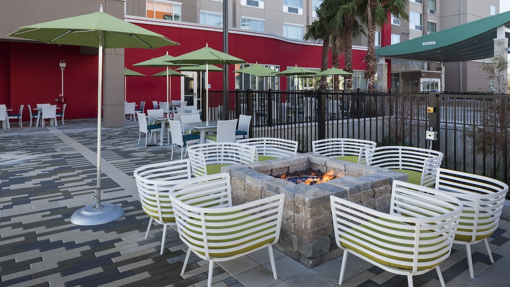 Holiday Inn Express & Suites Orlando at SeaWorld by IHG - photo 34