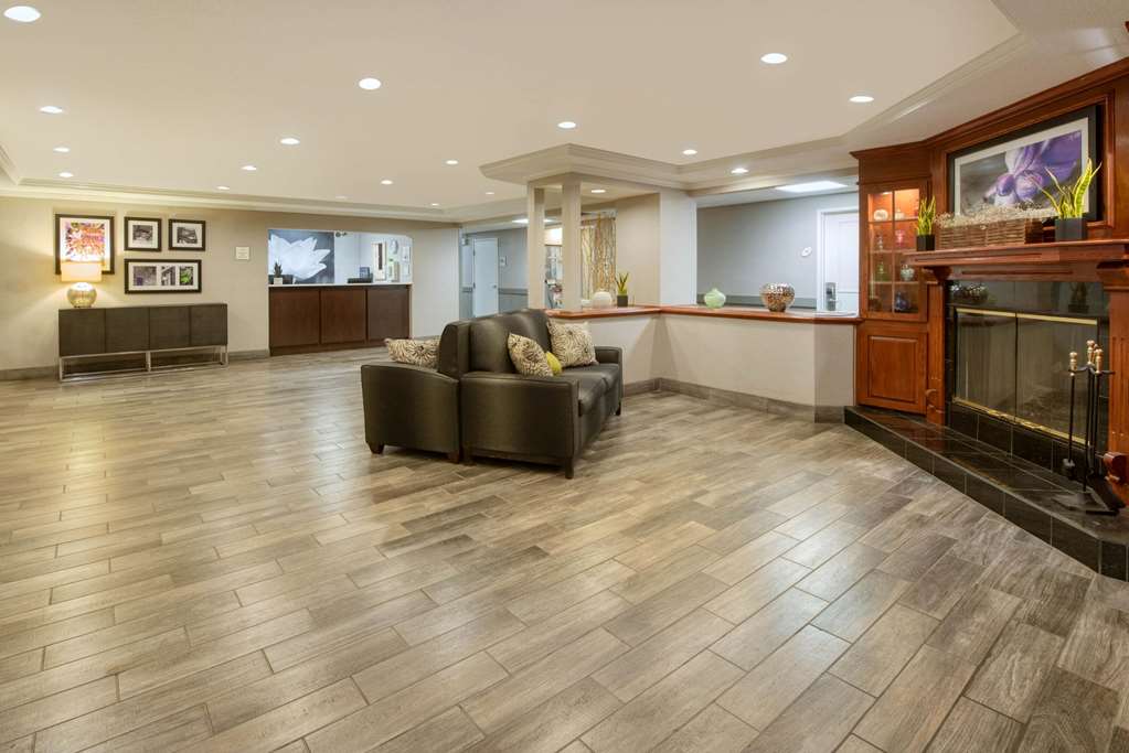 La Quinta Inn & Suites by Wyndham Cleveland Macedonia - photo 6