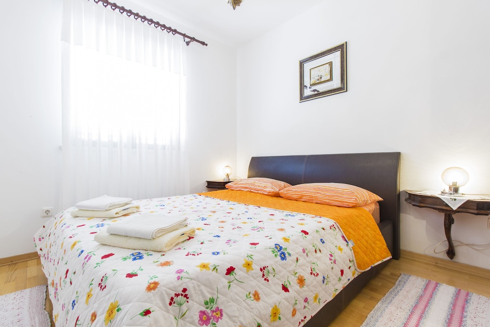 7 Olives Apartments — 4-Star Luxury Hotel in Rogoznica, Croatia