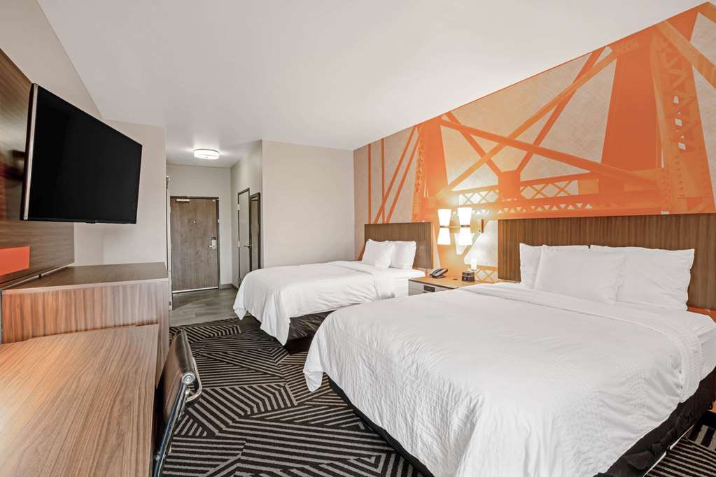 La Quinta Inn & Suites by Wyndham Waco Downtown Baylor - photo 18