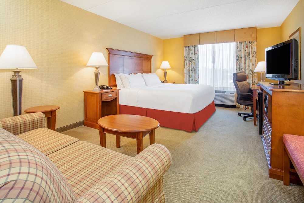 Holiday Inn Express & Suites Bloomington by IHG - photo 18