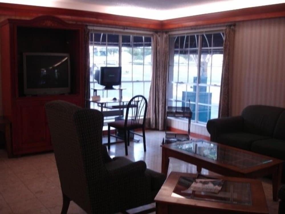 Stratford House Inn and Suites - featured photo