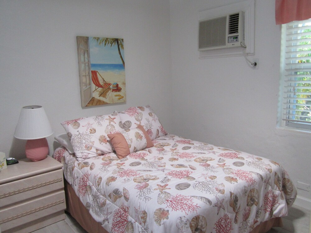 Tropical Winds Motel & Cottages - photo 11