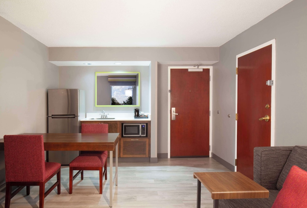 Hampton Inn & Suites Atlanta Airport North I 85 - photo 14