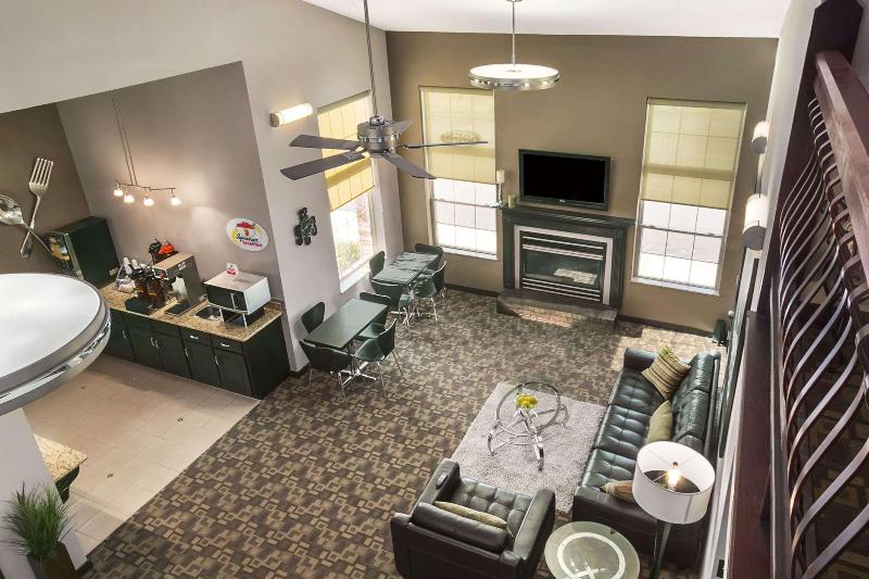 Super 8 by Wyndham Strafford Springfield Area - photo 4