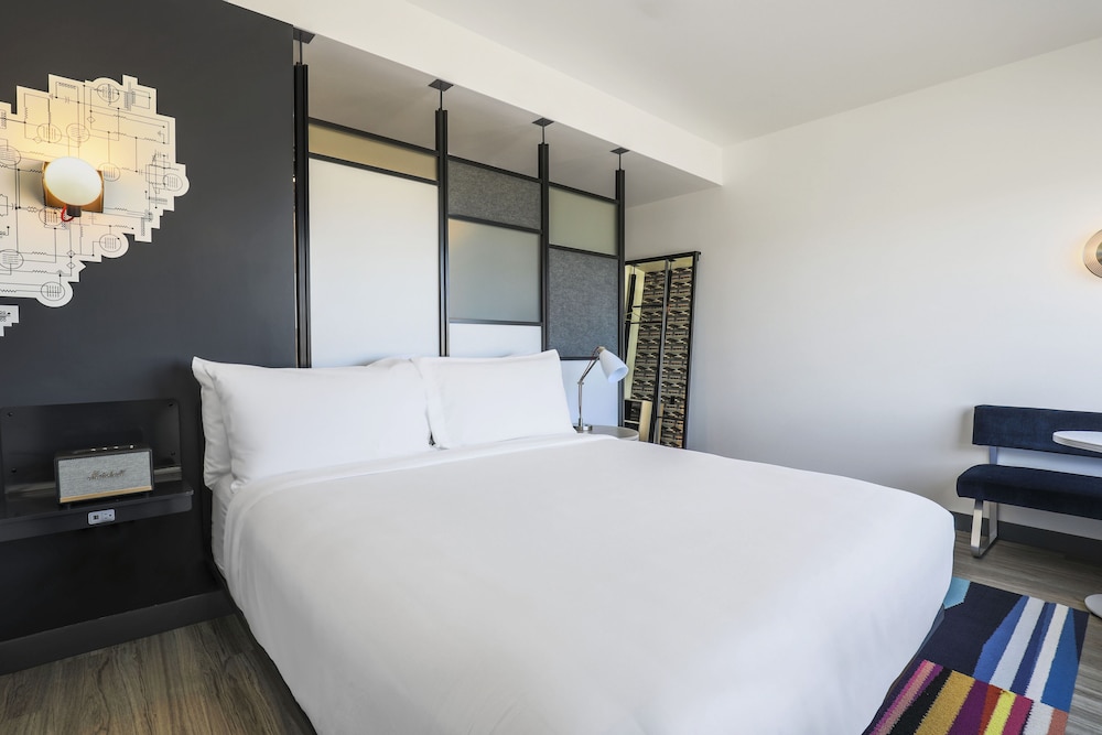 Aloft Omaha Aksarben Village - photo 4